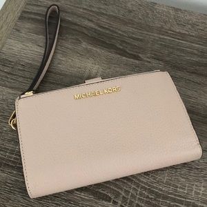 Michael Kors ballet pink wristlet